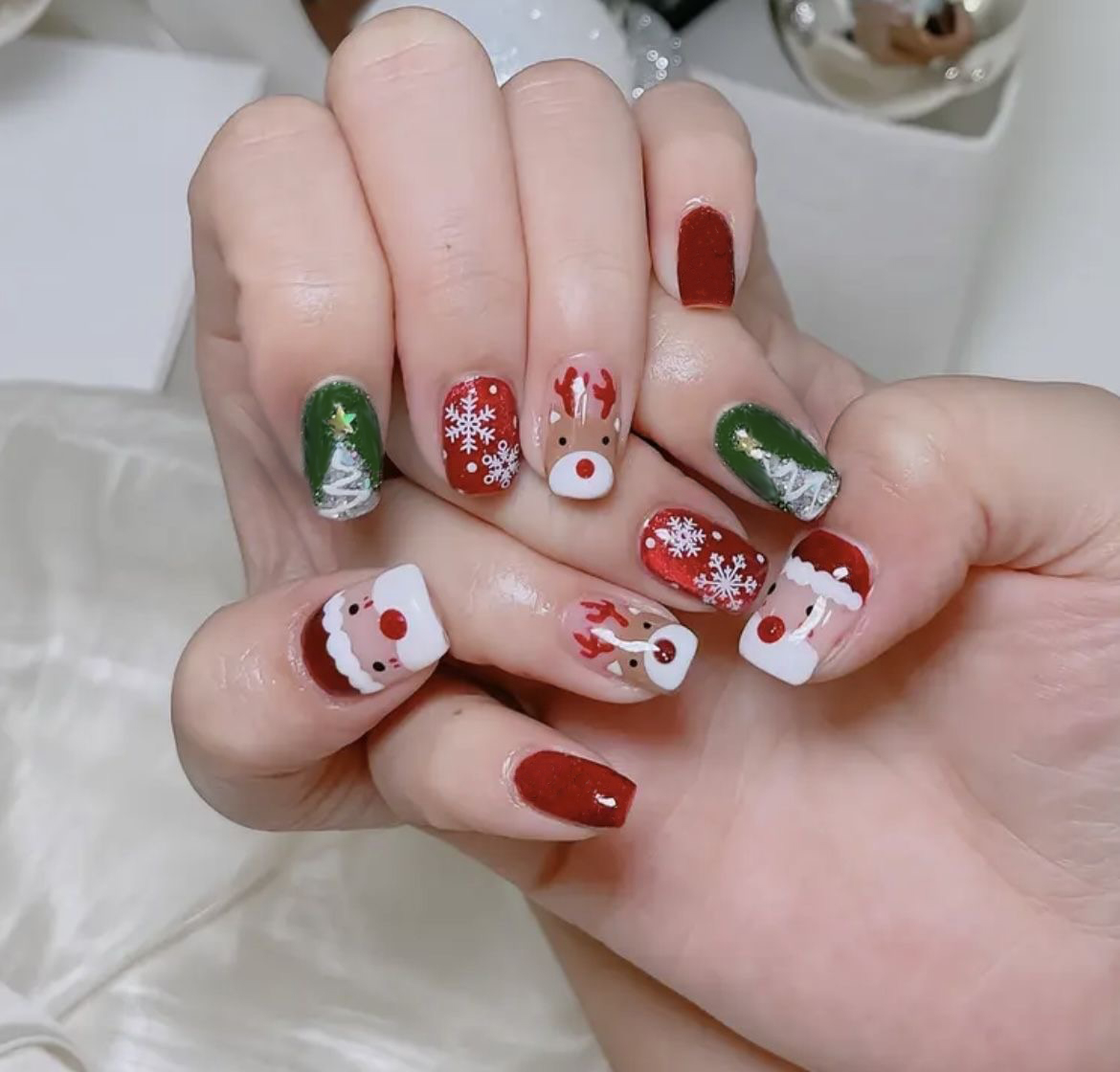 Nail Art Press On - Ongles à presser de Noël, motifs